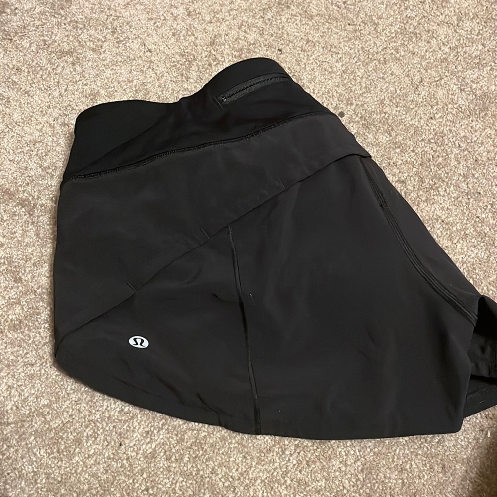 lululemon hotty-hot running shorts in black. Size 6!